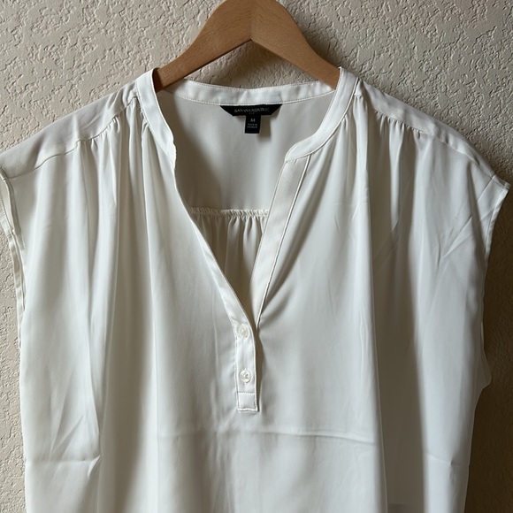 Banana Republic Tops - Bananna Republic cream blouse size medium